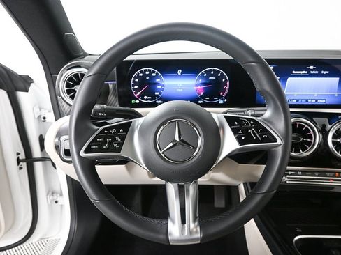 Used 2025 Mercedes-Benz CLA 250 image 2