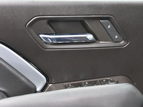 Used 2023 Chevrolet Colorado Z71 w/ Z71 Convenience Package 2 image 10