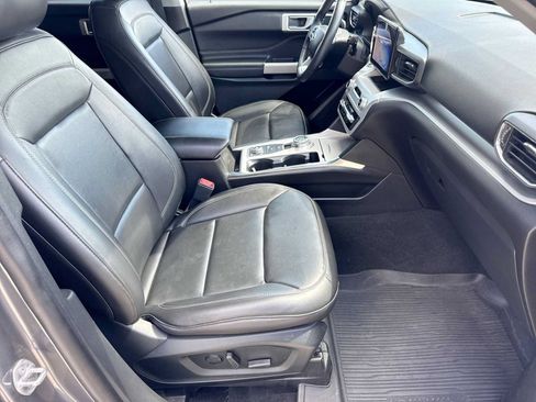 Certified 2022 Ford Explorer XLT w/ Equipment Group 202A AWD/4WD image 21