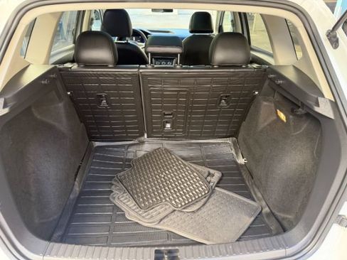 Used 2022 Volkswagen Taos SE w/ Panoramic Sunroof Package FWD image 22