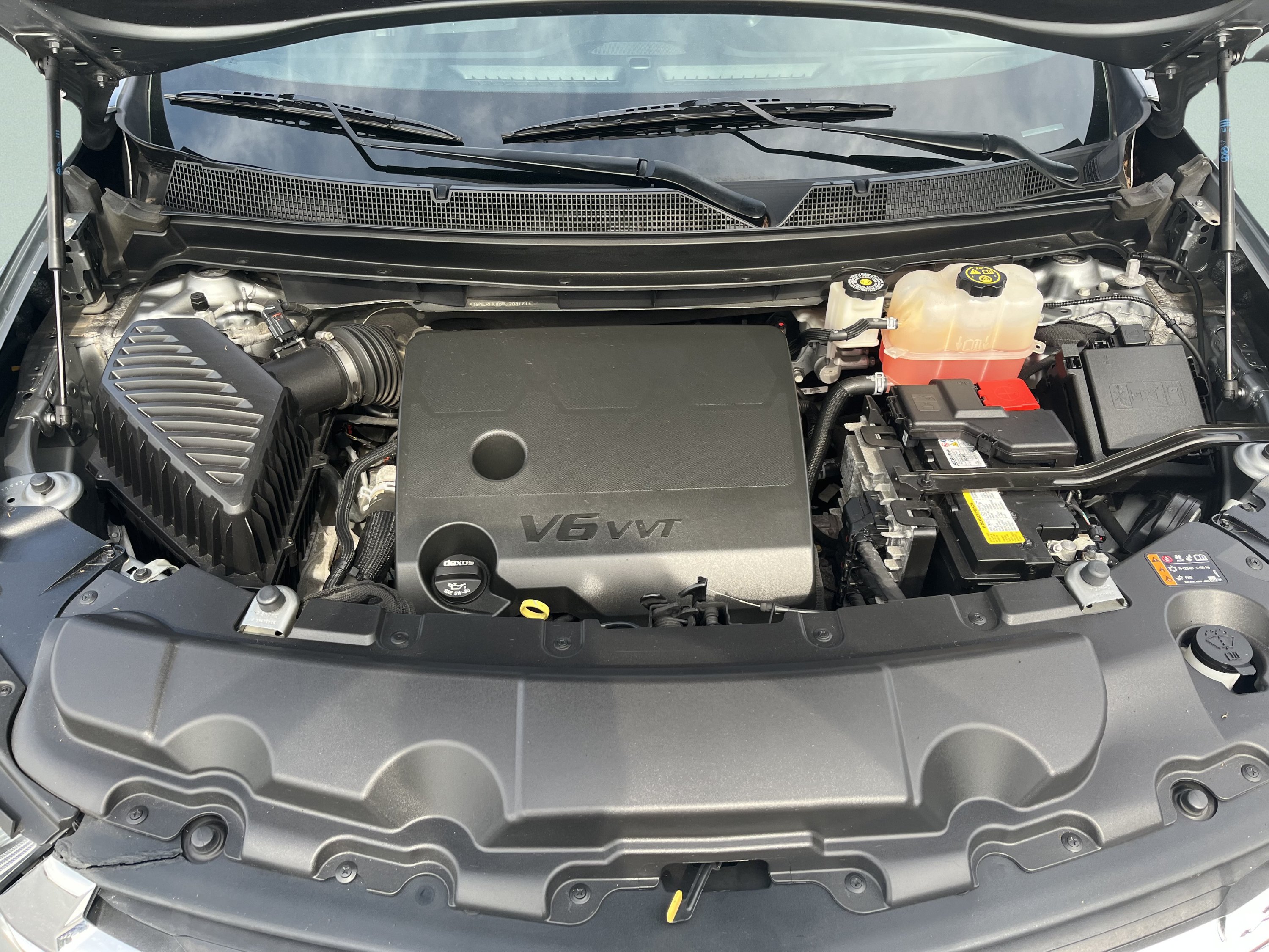 Used 2023 Chevrolet Traverse LS FWD image 11
