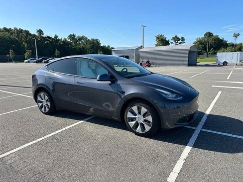 Used 2022 Tesla Model Y Long Range AWD/4WD image 2