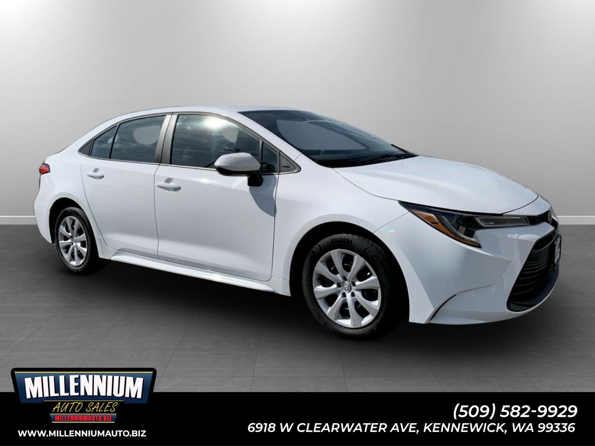 Used 2025 Toyota Corolla LE FWD image 1