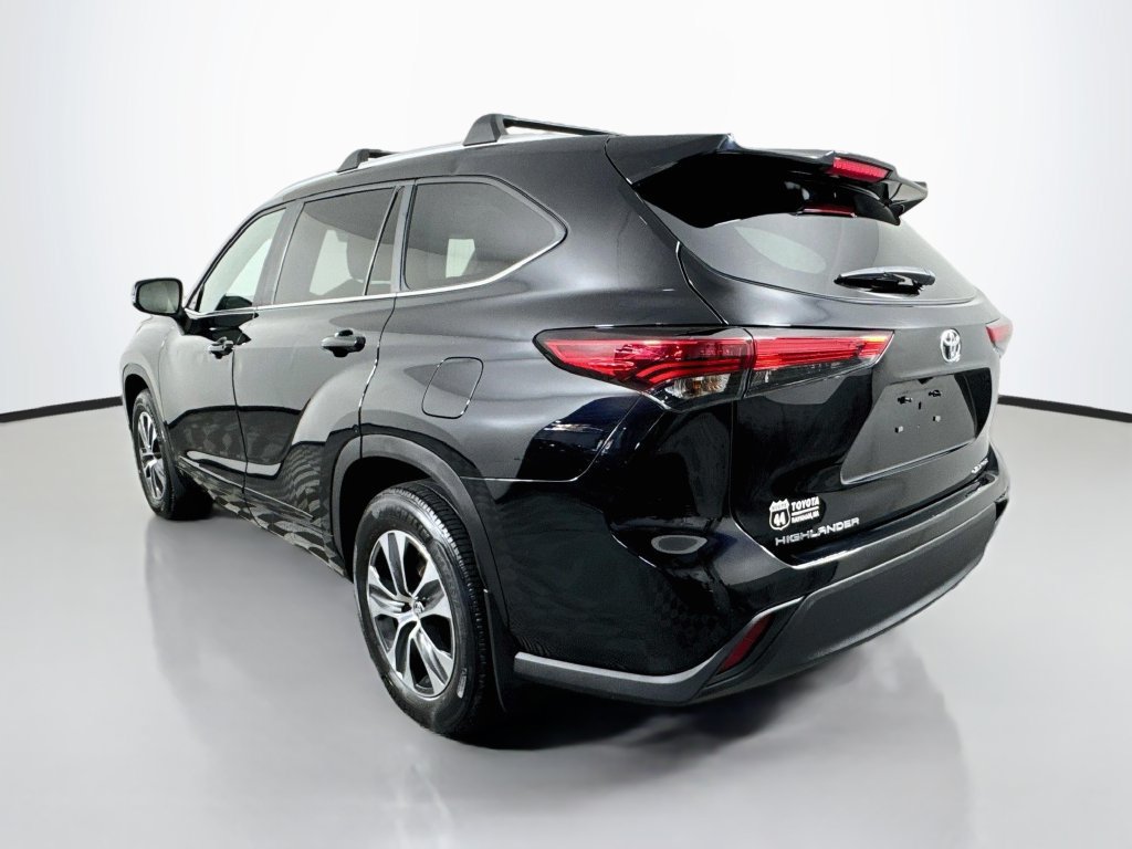 Used 2023 Toyota Highlander XLE AWD/4WD image 6