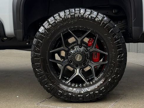 Used 2025 GMC Sierra 2500 AT4X AWD/4WD image 12