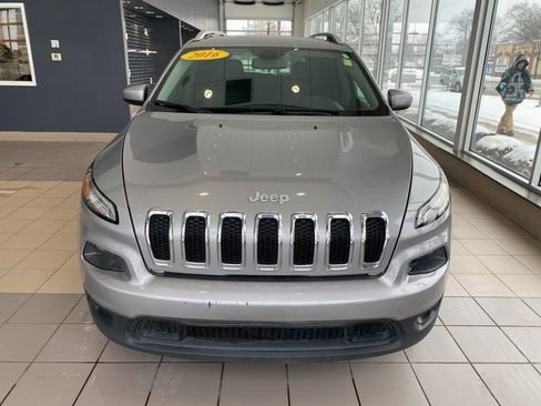 Used 2016 Jeep Cherokee Latitude w/ Cold Weather Group image 3