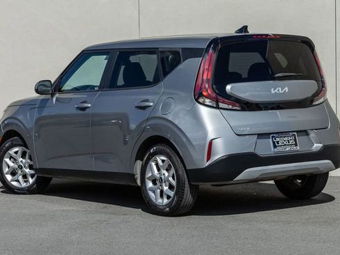 Used 2023 Kia Soul LX w/ LX Technology Package image 3