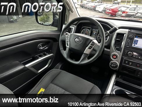Used 2017 Nissan Titan SV AWD/4WD image 16