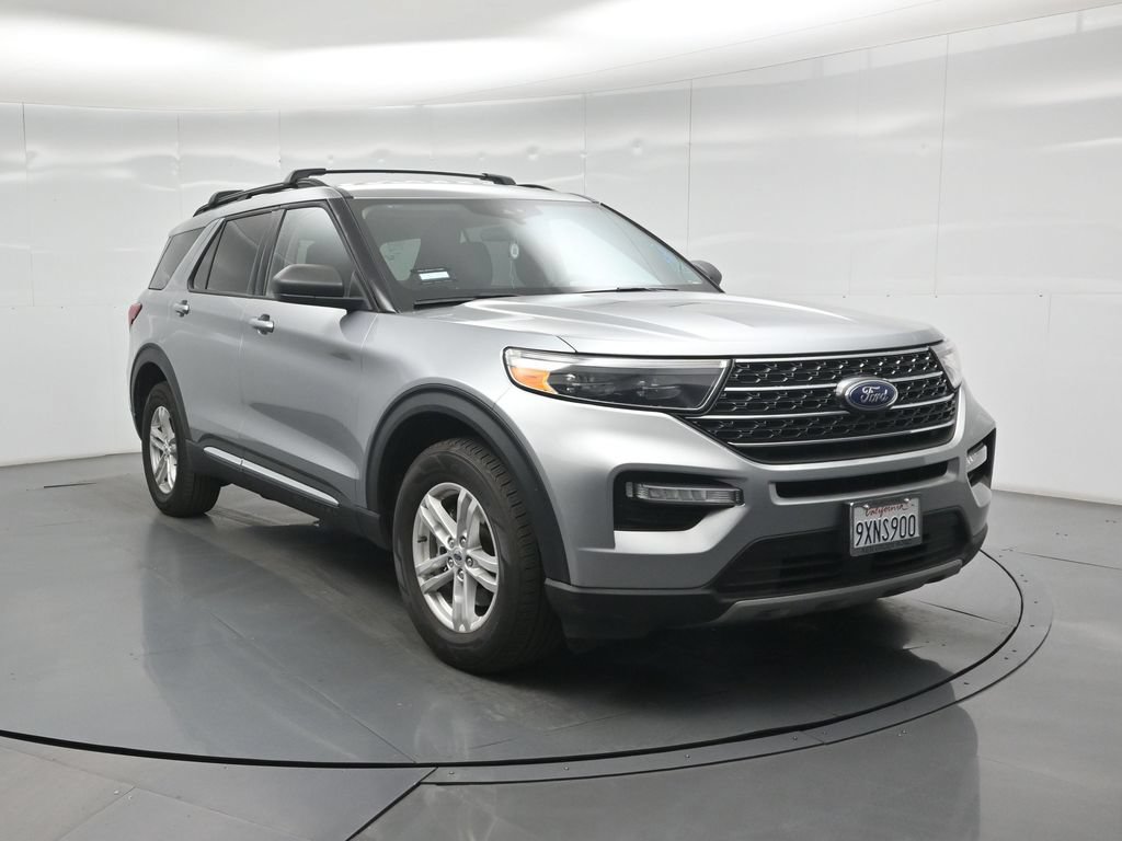 Used 2024 Ford Explorer XLT w/ Equipment Group 202A AWD/4WD image 53