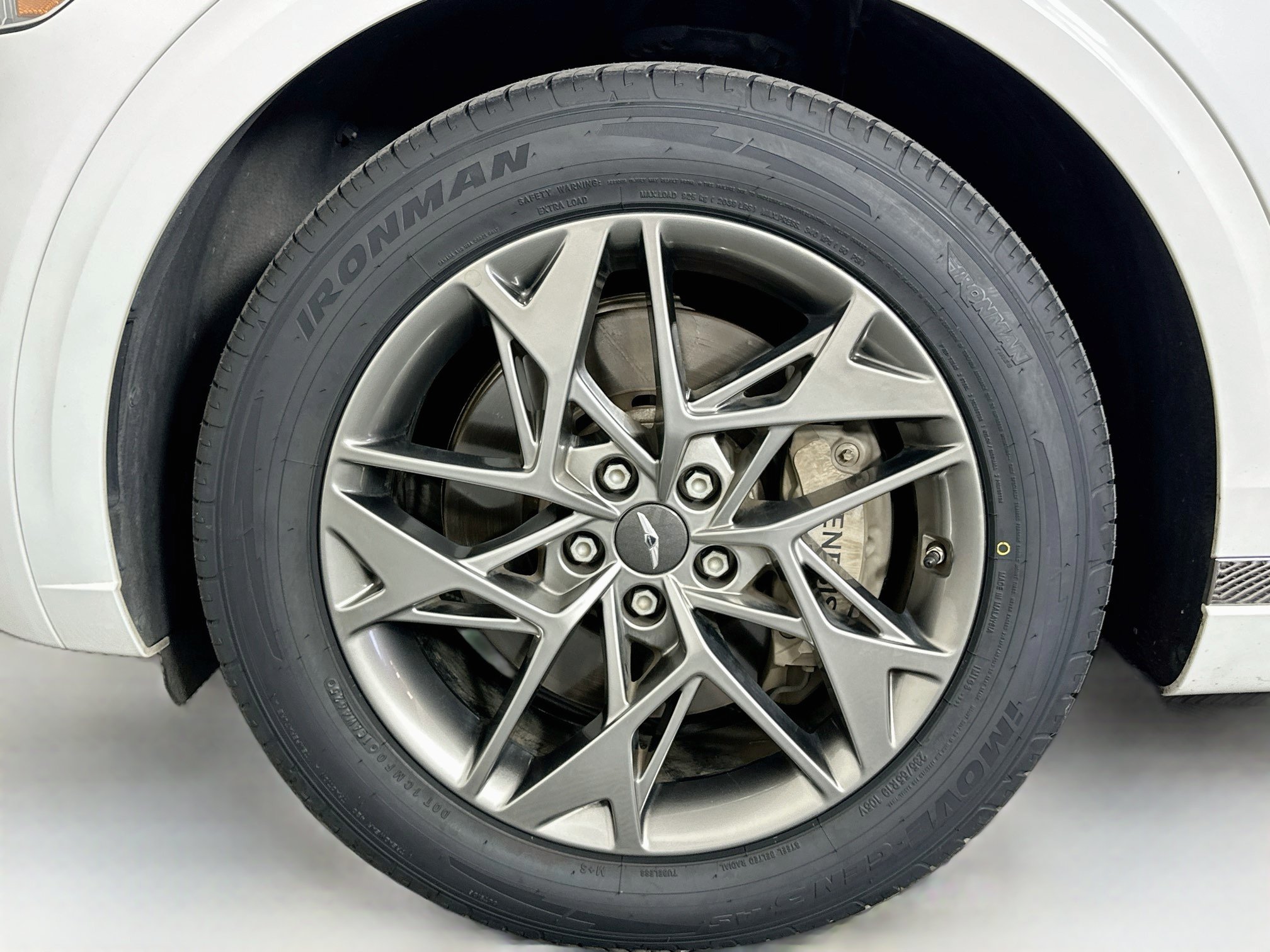 Used 2025 Genesis GV70 2.5T AWD/4WD image 11
