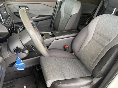 Used 2023 Nissan Rogue SV FWD image 13