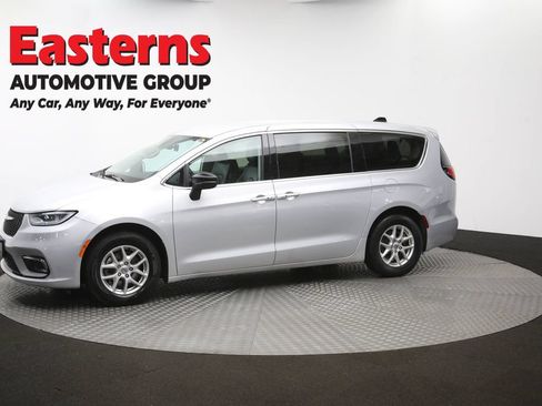 Used 2024 Chrysler Pacifica Touring-L FWD image 57
