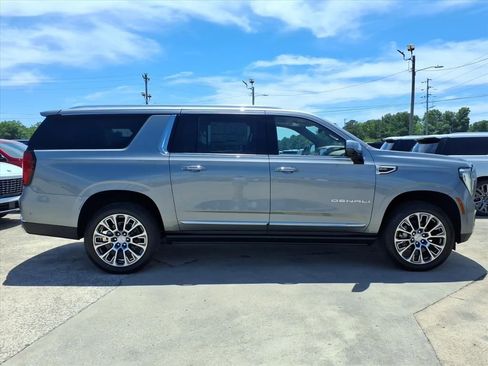 New 2026 GMC Yukon XL Denali w/ Denali Reserve Package AWD/4WD image 8