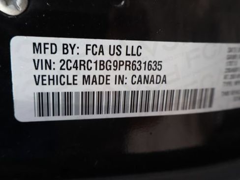 Used 2023 Chrysler Pacifica Touring-L FWD image 27