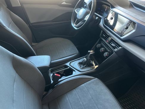 Used 2023 Volkswagen Taos SE w/ Panoramic Sunroof Package FWD image 16