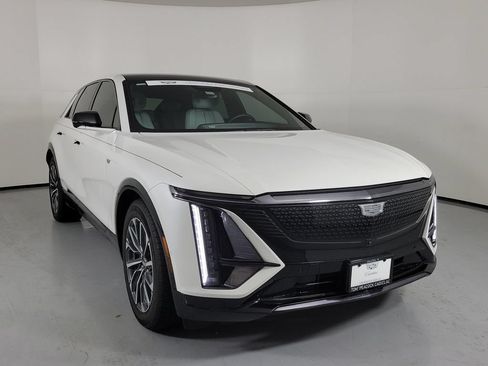 Used 2024 Cadillac Lyriq Sport AWD/4WD image 2