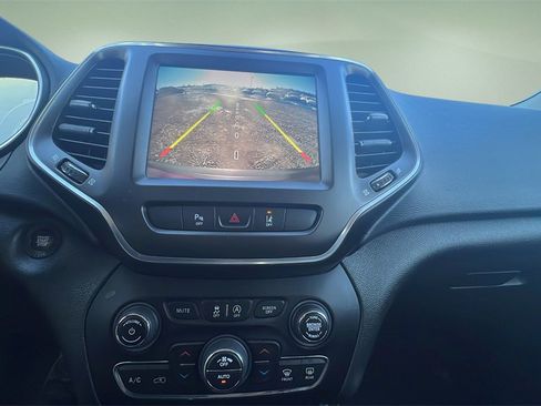 Used 2021 Jeep Cherokee Trailhawk w/ Premium Leather Package image 22