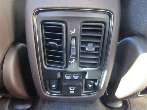 Used 2018 Jeep Grand Cherokee Overland image 16