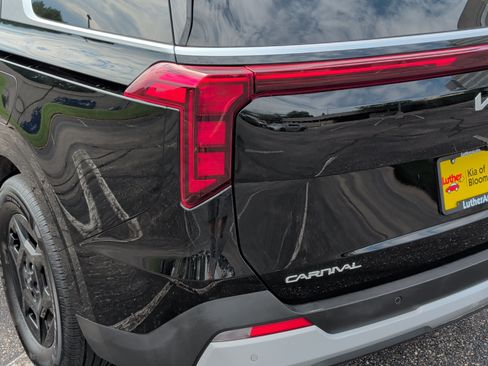 Certified 2026 Kia Carnival FWD image 17