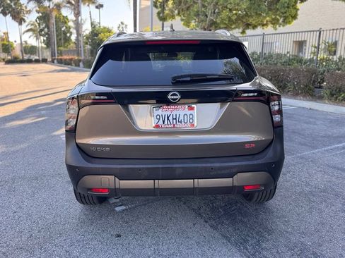 Certified 2025 Nissan Kicks SR FWD image 7