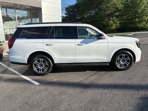 Certified 2025 Ford Expedition Active AWD/4WD image 2