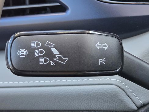 Used 2024 Volkswagen Taos SE image 17