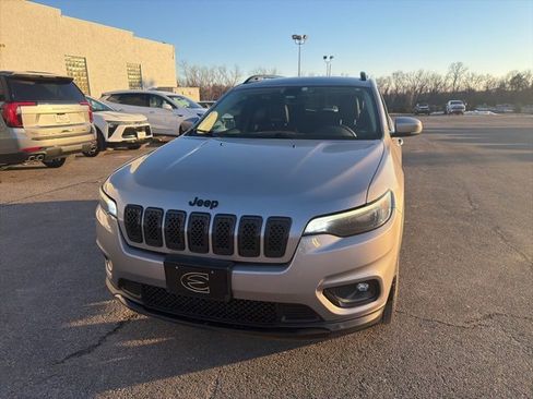 Used 2019 Jeep Cherokee Latitude Plus image 2