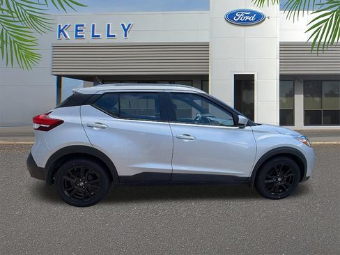 Used 2020 Nissan Kicks SV FWD image 6
