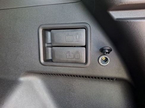 Certified 2023 Chevrolet Equinox LT FWD image 28