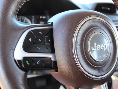Used 2016 Jeep Renegade Latitude w/ Cold Weather Group FWD image 13