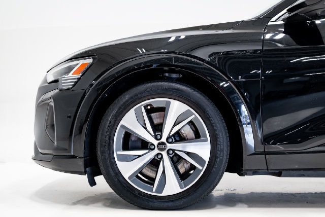 Used 2024 Audi Q8 e-tron Premium Plus w/ Premium Plus Package AWD/4WD image 24