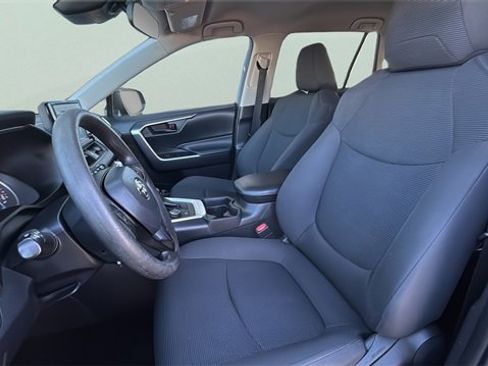 Used 2019 Toyota RAV4 LE image 23