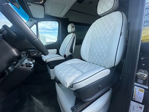 Used 2023 Mercedes-Benz Sprinter 3500 image 5