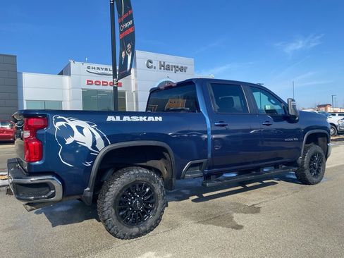 Used 2022 Chevrolet Silverado 2500 LT w/ Convenience Package image 2