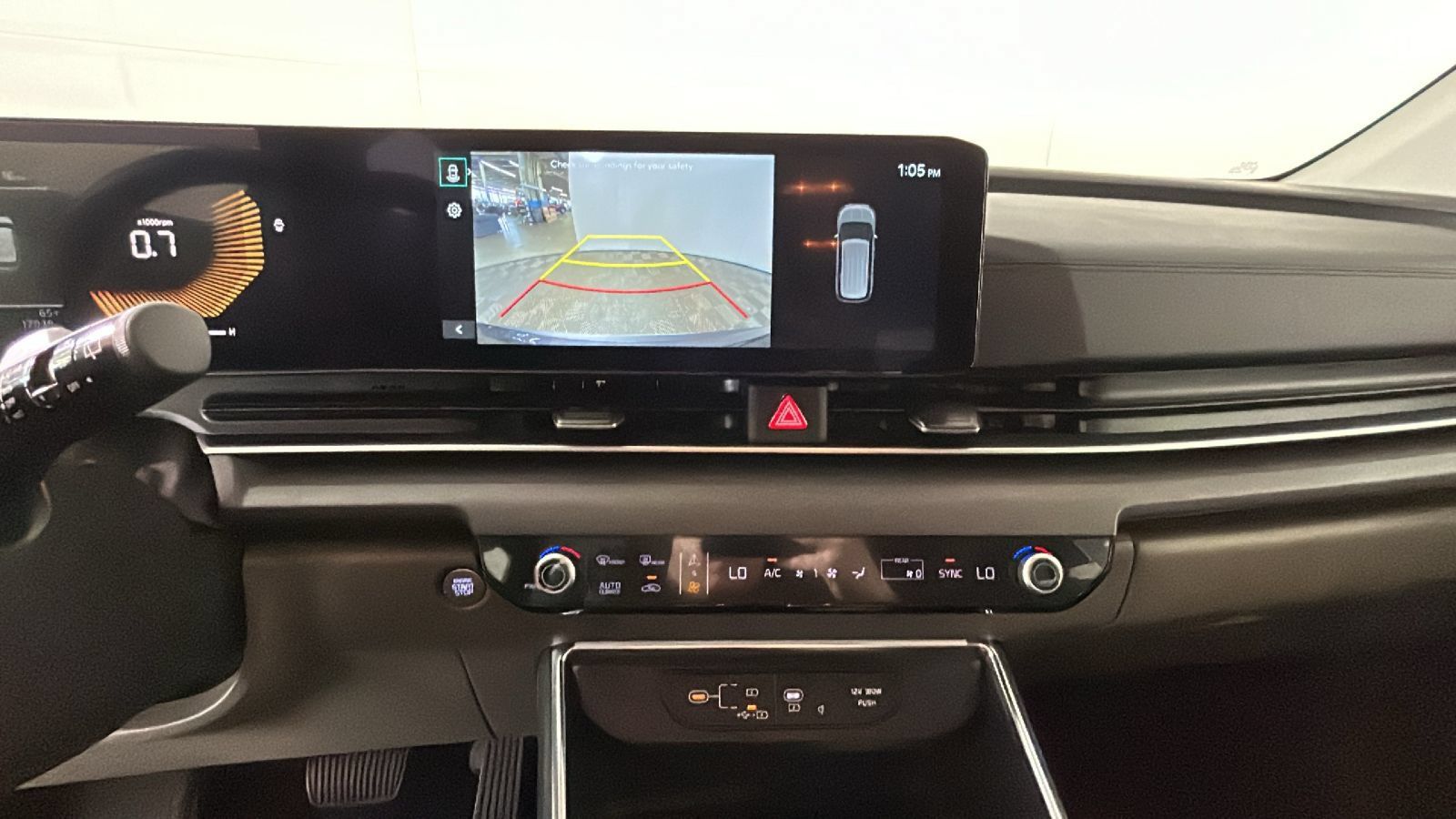 Used 2026 Kia Carnival EX FWD image 27