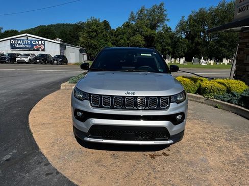 Used 2025 Jeep Compass Limited AWD/4WD image 2