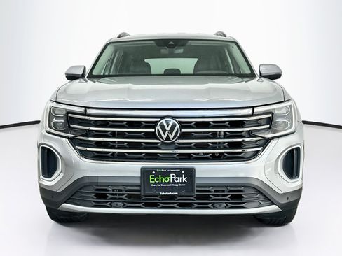 Used 2025 Volkswagen Atlas SE AWD/4WD image 2