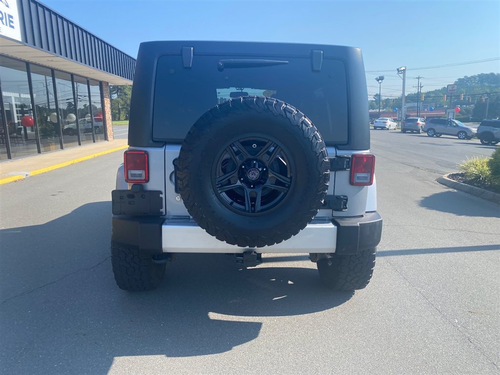 Used 2015 Jeep Wrangler Unlimited Sahara w/ Connectivity Group AWD/4WD image 5