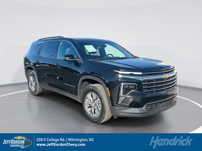 Used 2025 Chevrolet Traverse LT