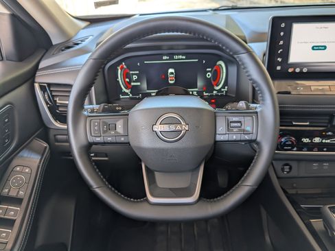 Used 2025 Nissan Rogue SL w/ Tech Package image 24