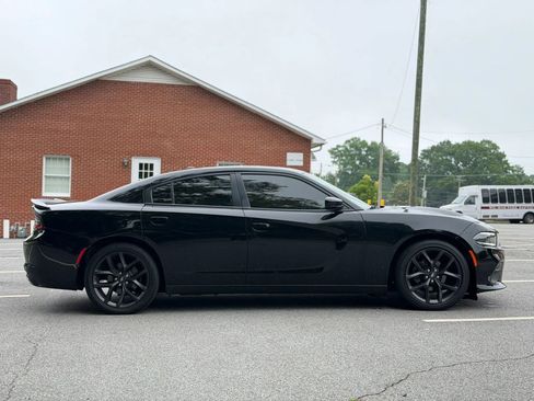 Used 2020 Dodge Charger SXT w/ Blacktop Package RWD image 7