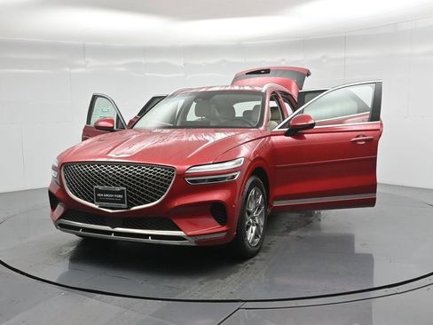 Used 2023 Genesis GV70 2.5T w/ Advanced Package image 32