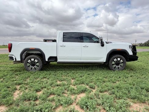 Used 2024 GMC Sierra 2500 Denali w/ Denali Reserve Package AWD/4WD image 11