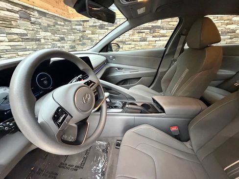 Used 2024 Hyundai Elantra SEL FWD image 23