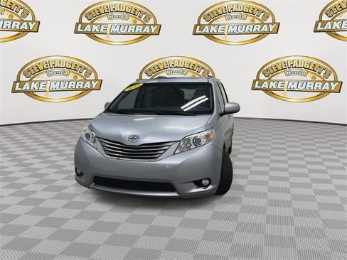 Used 2015 Toyota Sienna XLE image 7