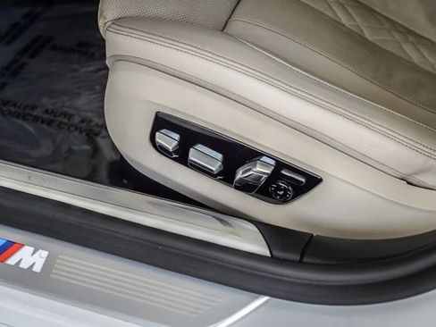 Used 2018 BMW 740i xDrive AWD/4WD image 19