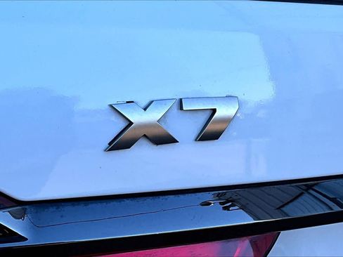 Used 2022 BMW X7 M50i image 9