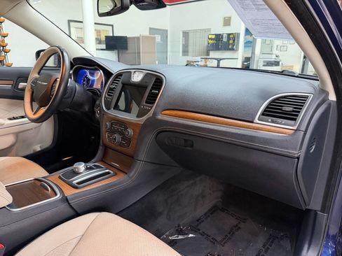 Used 2015 Chrysler 300 C Platinum w/ Harman/Kardon Audio Group RWD image 19