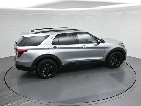 Certified 2023 Ford Explorer ST-Line w/ Class IV Trailer Tow Package image 45
