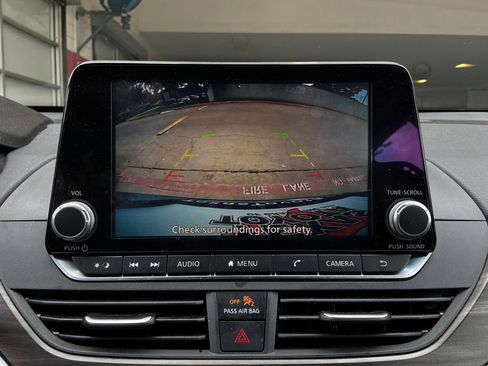 Used 2025 Nissan Altima 2.5 SV FWD image 30